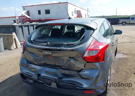 2013 Ford Focus Se z USA, uszkodzony, nr VIN 1FADP3K29DL260291